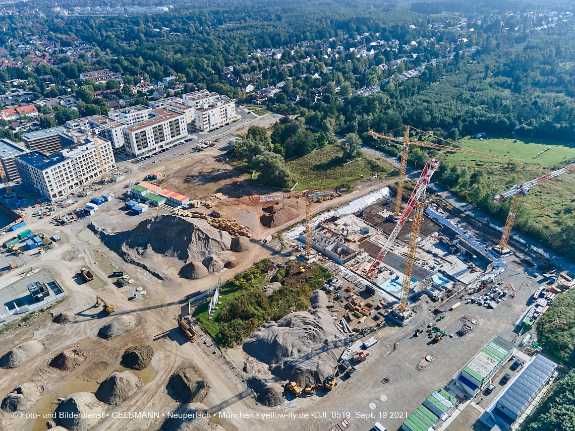 19.09.2021 - Aktuelle Luftbilder aus dem Alexisquartier und Pandion Verde in Neuperlach in München